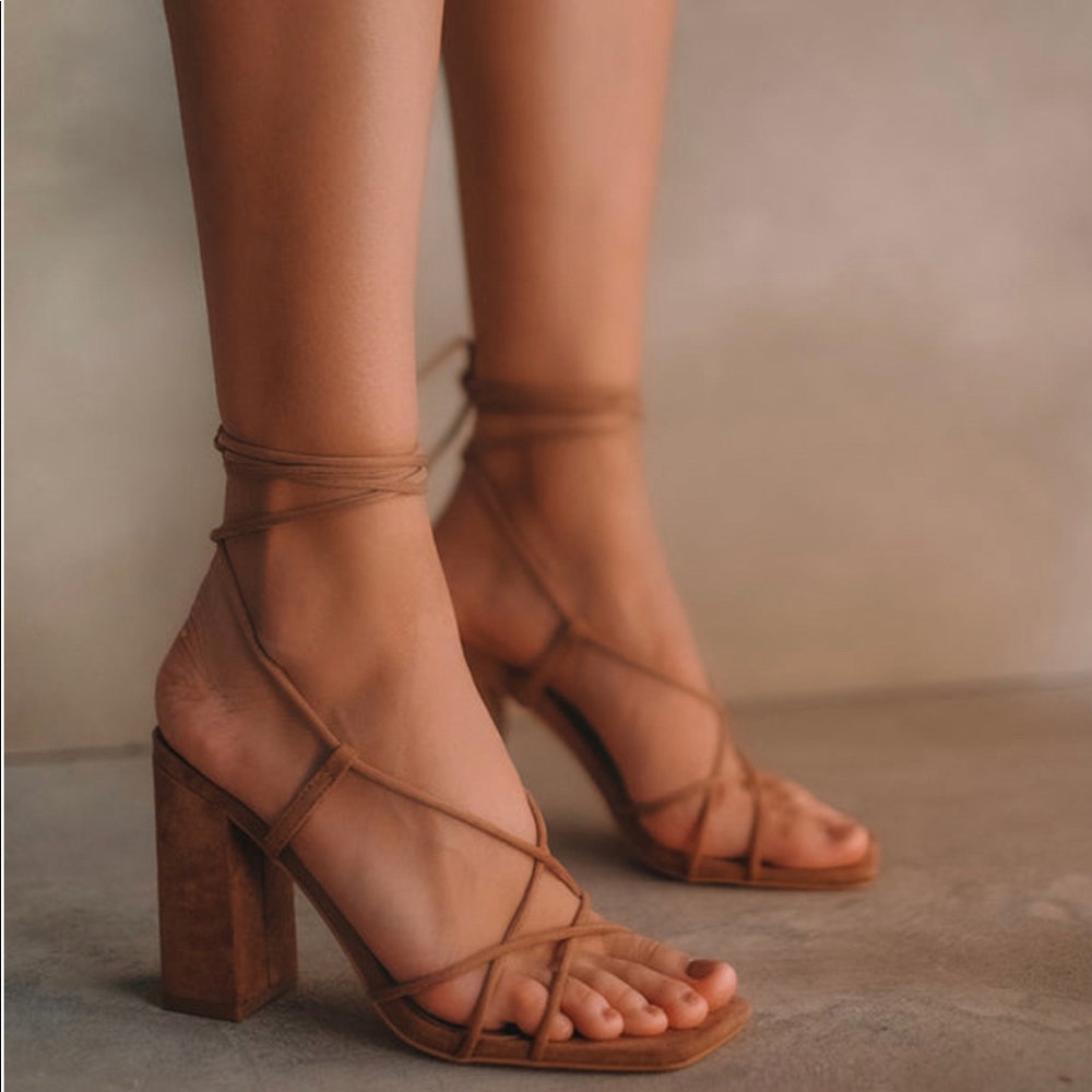 Zahari by Billini is a lace-up block heel
Super cute, never worn